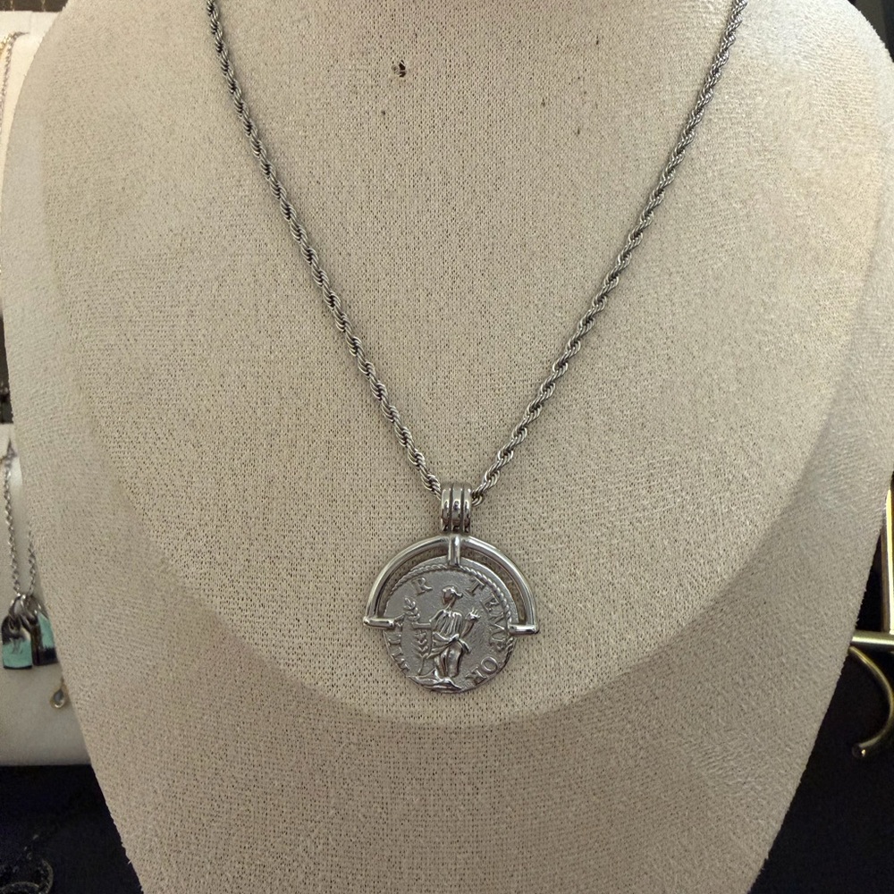 Elegant Silver Pendant Necklace